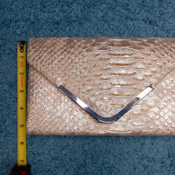 Charming Charlie RSVP Mixed Gold-Silver Hand Purse - Picture 11 of 11